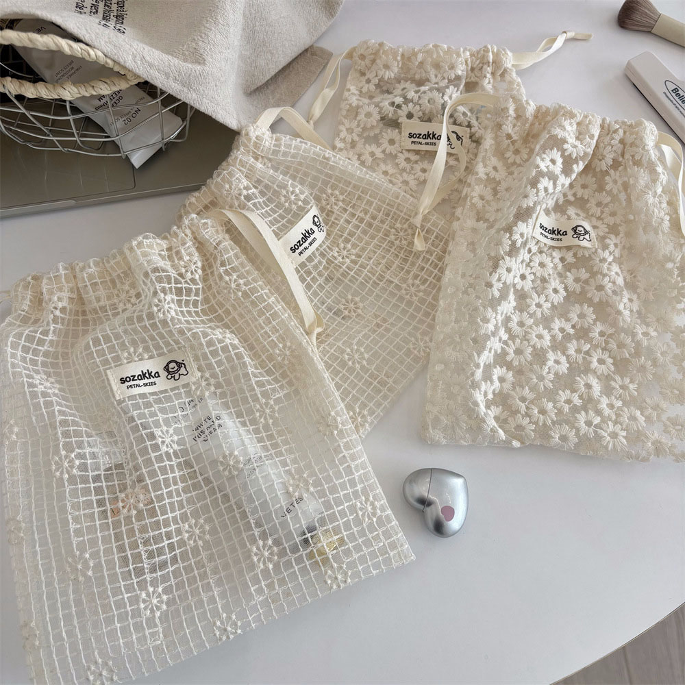 Travel Packing Accessories - Kant geborduurde Daisy Mesh make-up tas